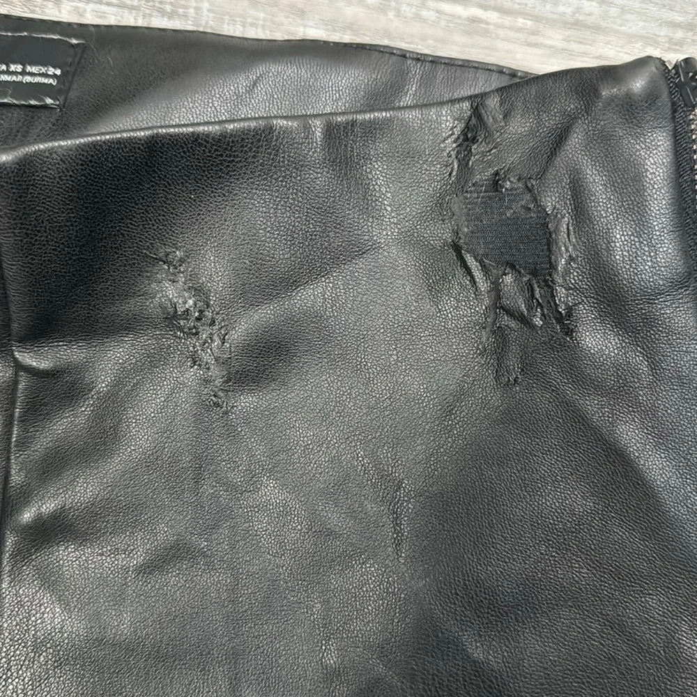 Flawed XS Zara Leather Pants - Picture 4 of 4